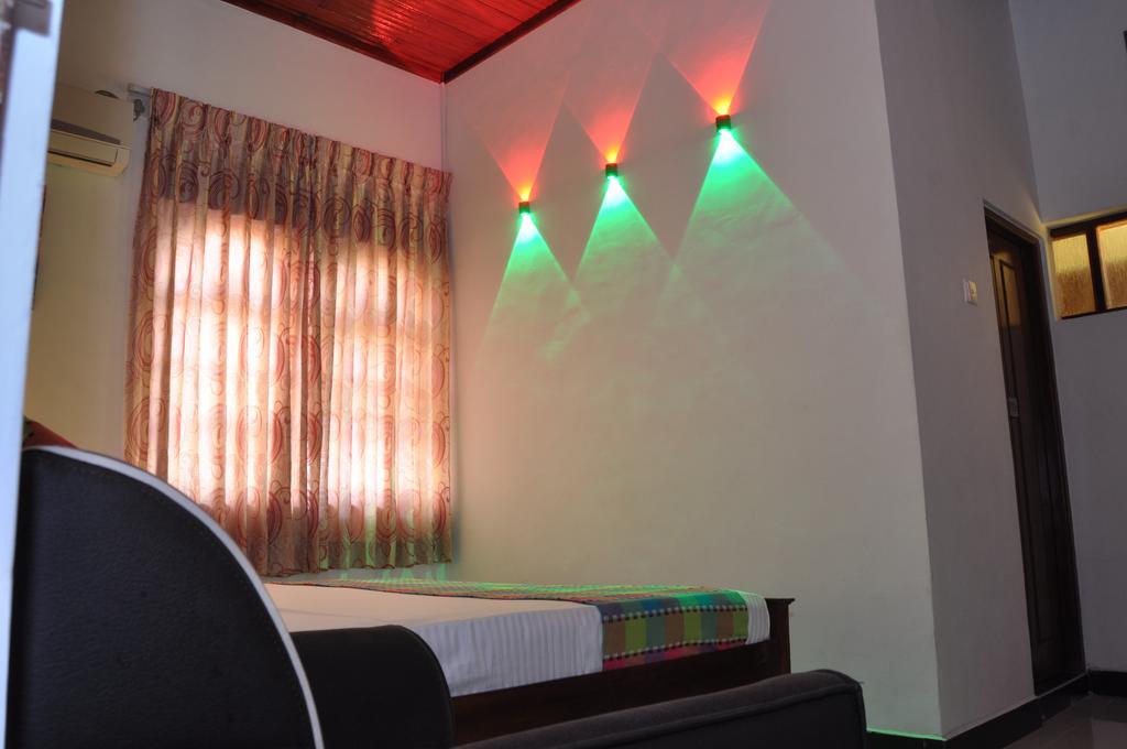 Guest Ryan Hotel Katunayaka Pokoj fotografie