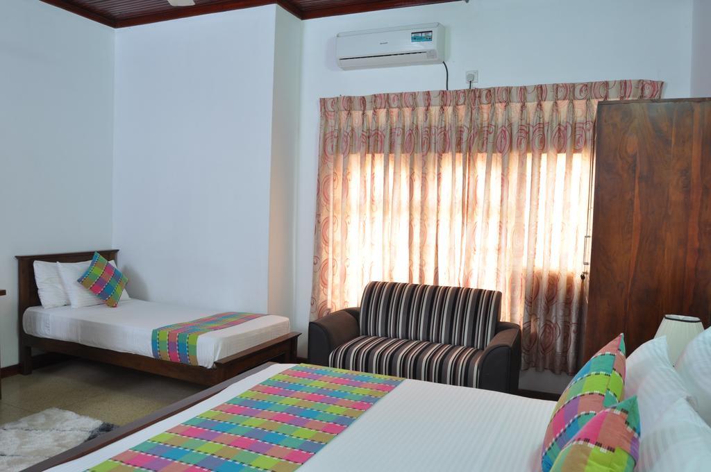 Guest Ryan Hotel Katunayaka Pokoj fotografie